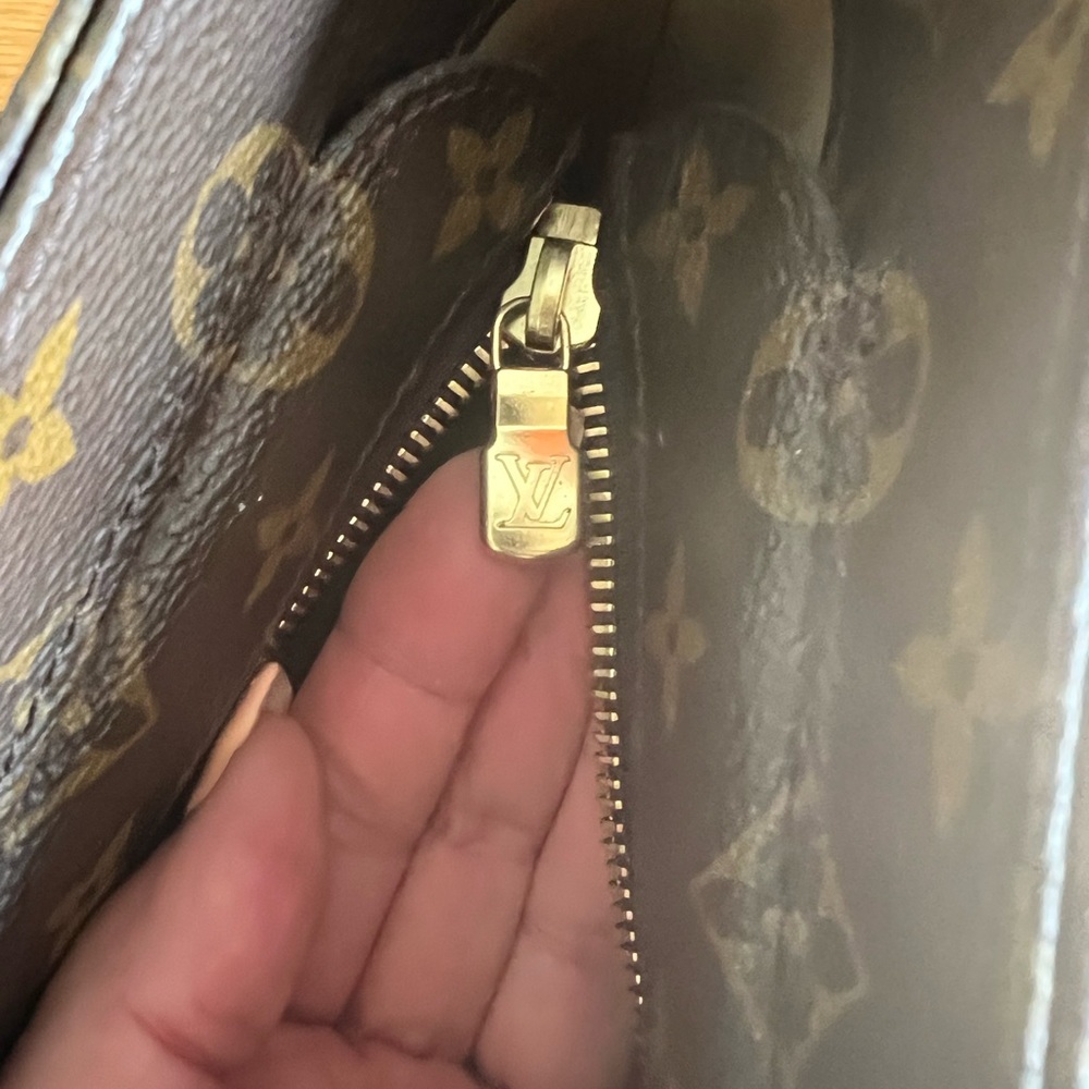 Luis Vuitton bag - Picture 7 of 10